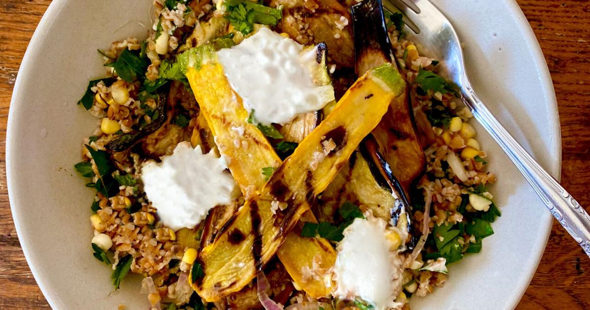 TasteFood: Las capas de ingredientes se suman a un plato principal satisfactorio de ensalada | come la comida TasteFood: Las capas de ingredientes se suman a un plato principal satisfactorio de ensalada | come la comida