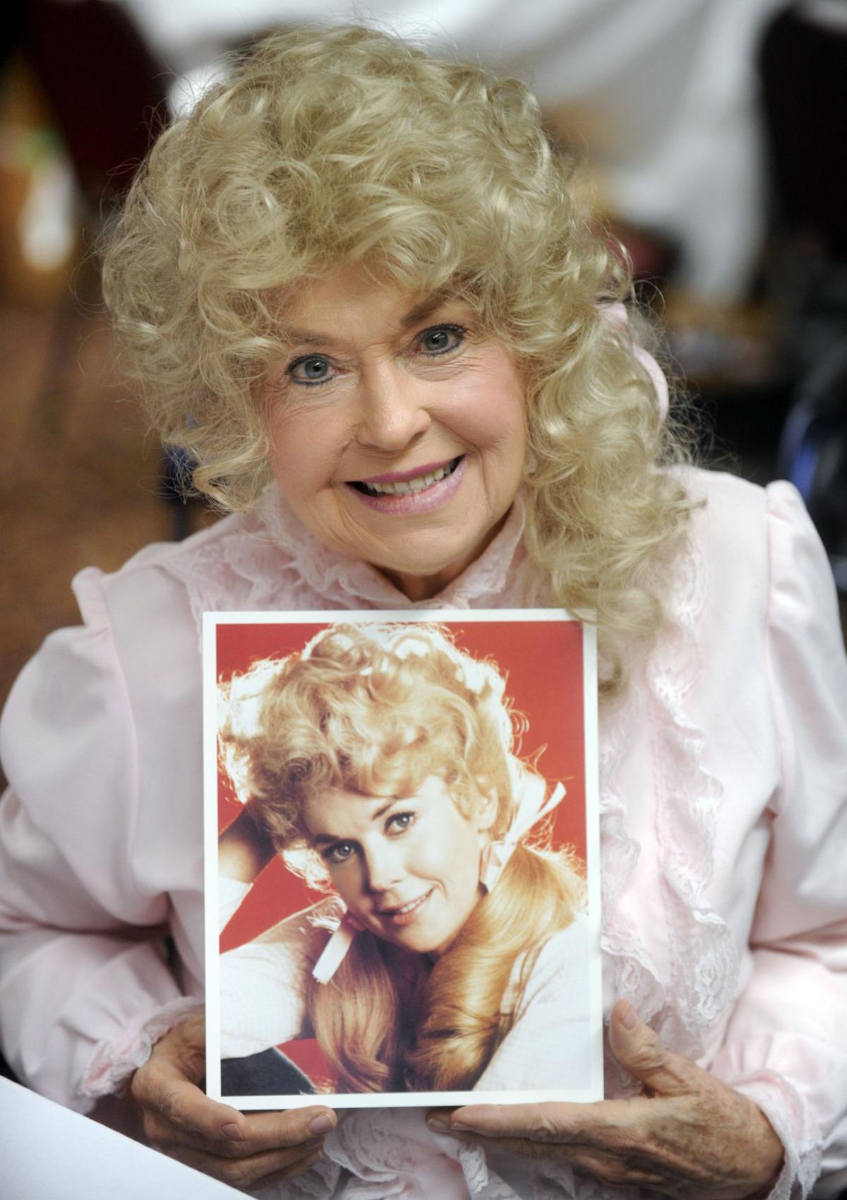 Donna Douglas Beverly Hillbillies Star Dies National 8795