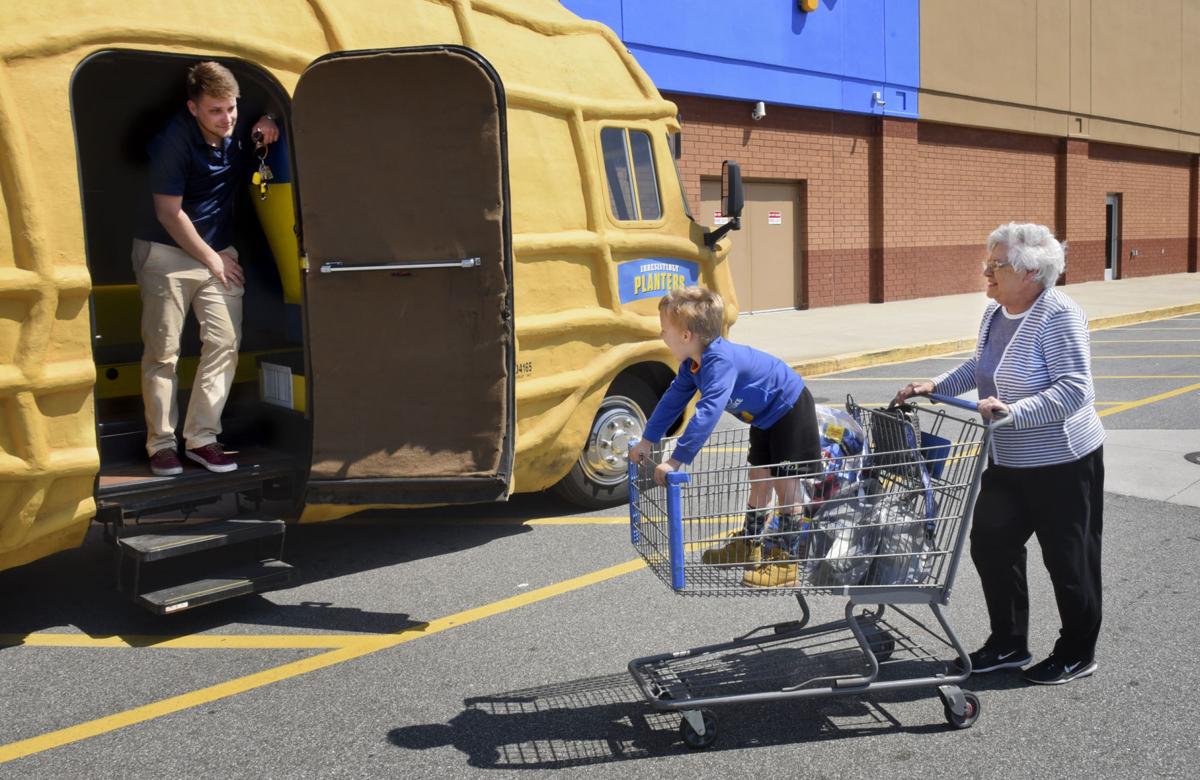 planters nut mobile and
