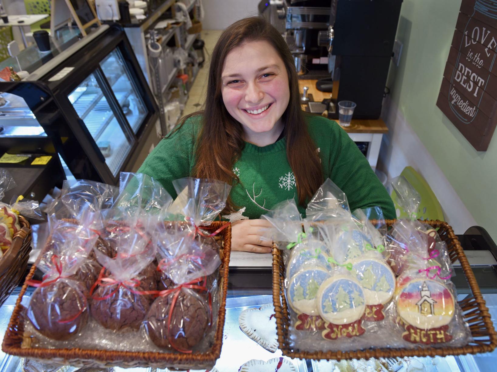 Local Baker Advances On Christmas Cookie Competition Show Dining Journalnow Com Christmas Cookie Matchup Recipes 2021