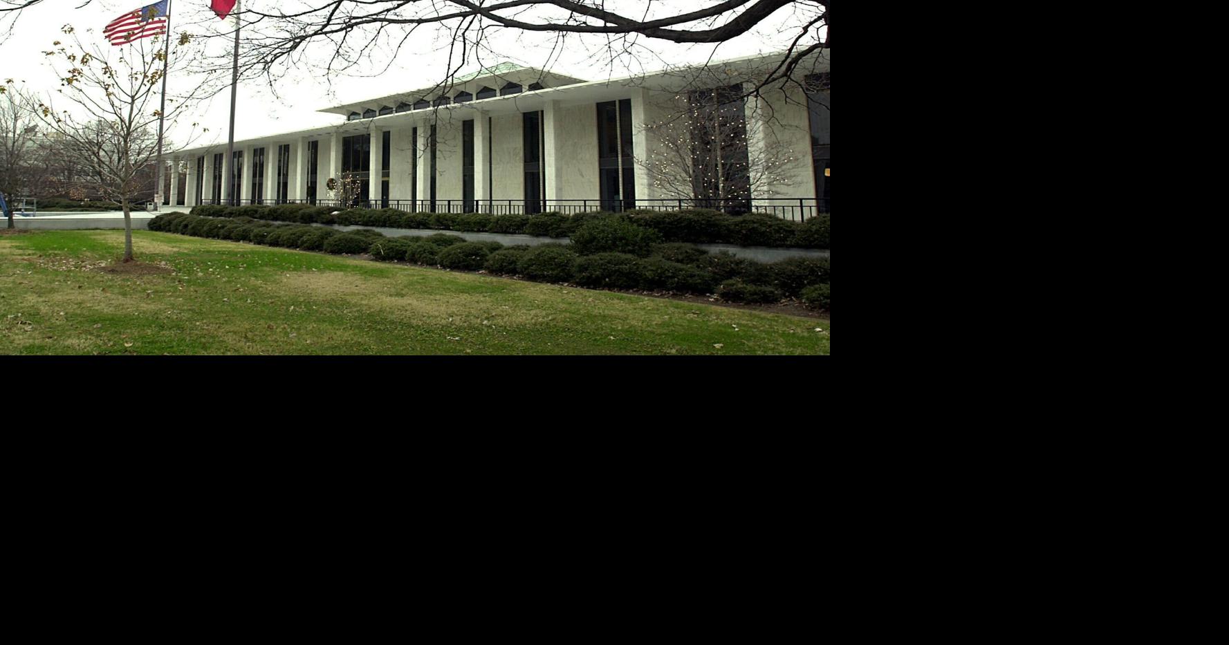 School calendar bill clears first Senate committee step