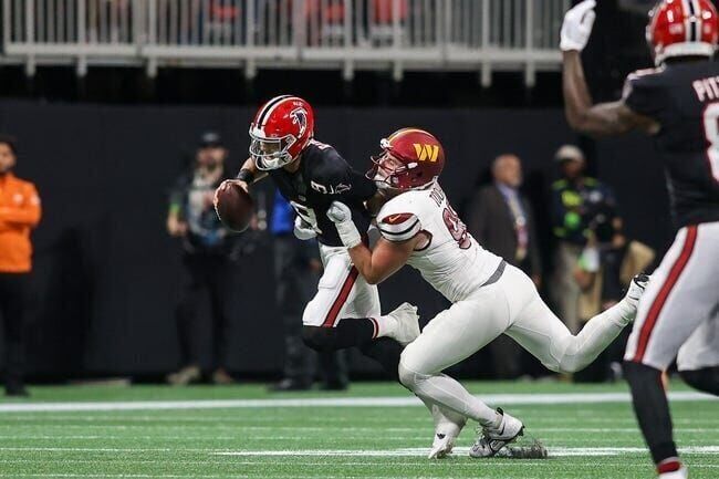 Falcons' Lee Smith is retiring