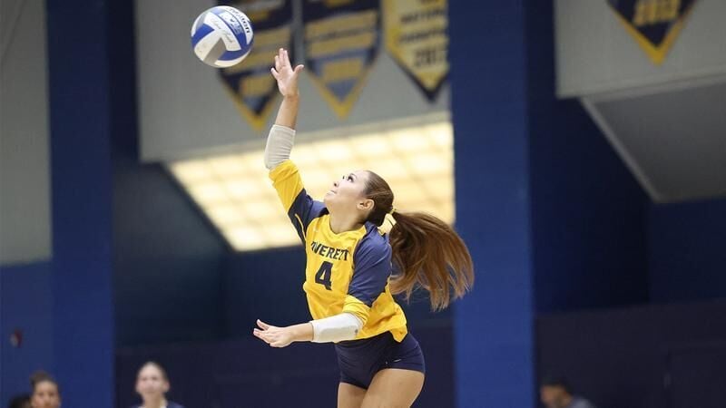 Women’s volleyball drops a pair to conclude Cougar Classic