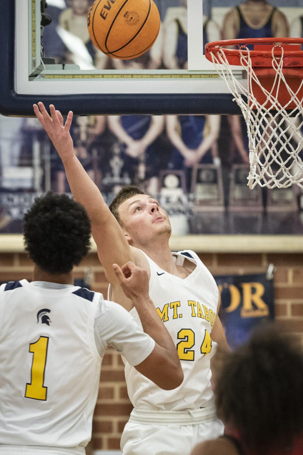 PHOTOS Frank Spencer Holiday Classic Atrium Health Bracket second