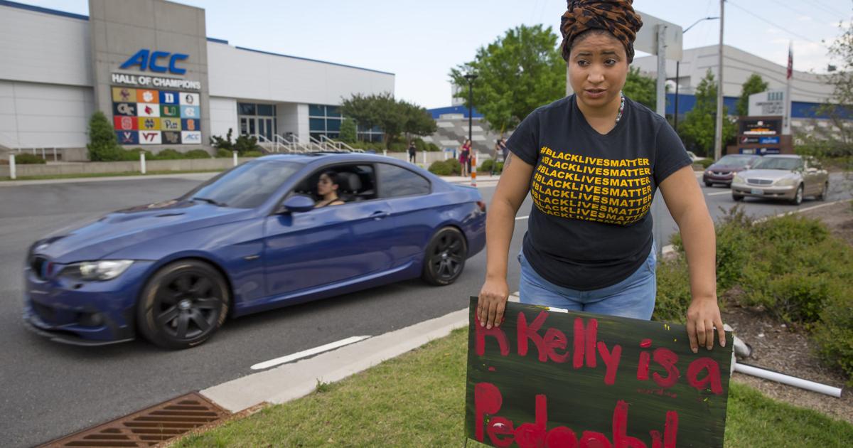 Protest For R. Kelly Groups protest R. Kelly concert at Greensboro Coliseum