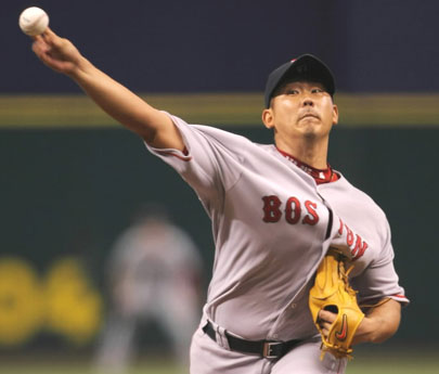 Boston Red Sox 18 Daisuke Matsuzaka pitches to the New York