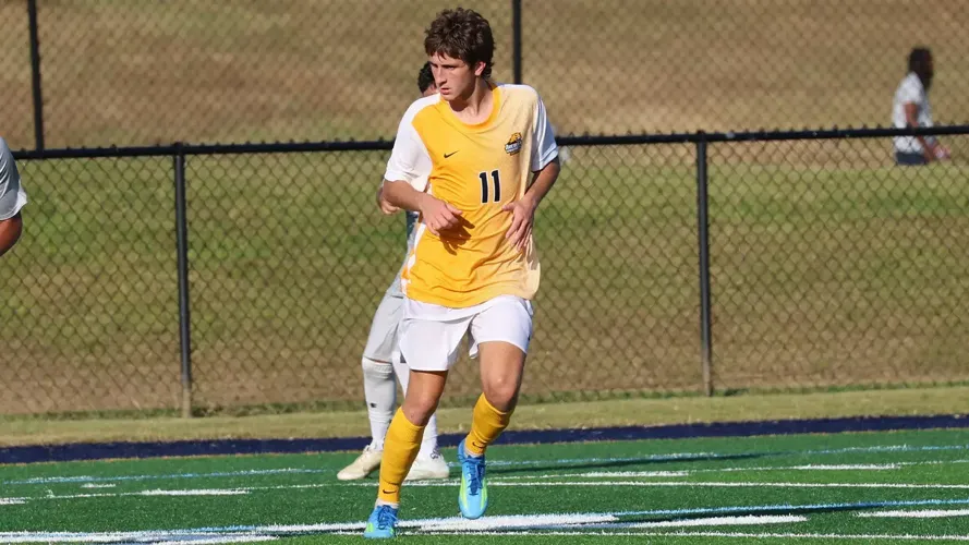 Men’s soccer drops first road game of season to Pfeiffer