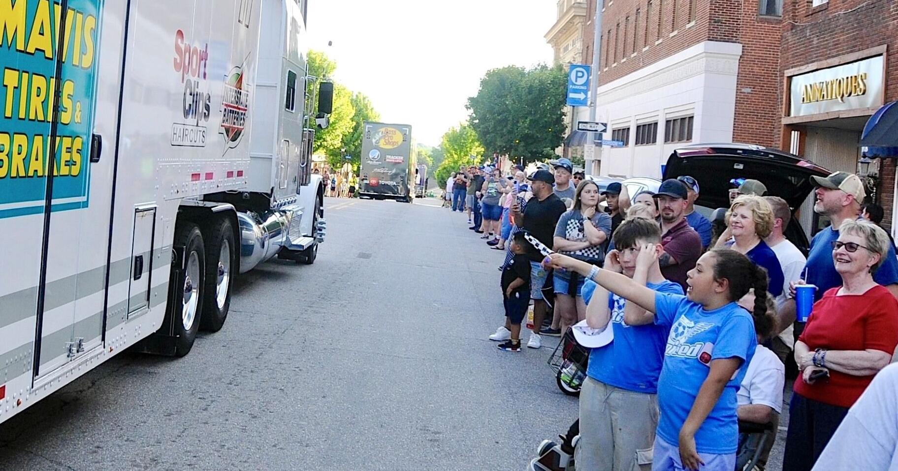 Hauler Parade brings NASCAR to 2 towns - Vimarsana News