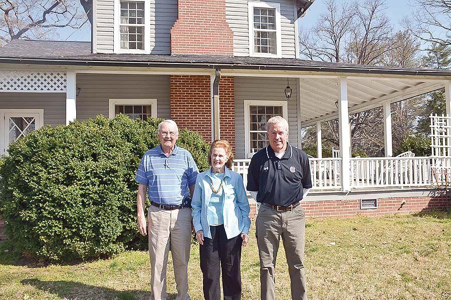Roundabout special for generations of Chathams Ronda