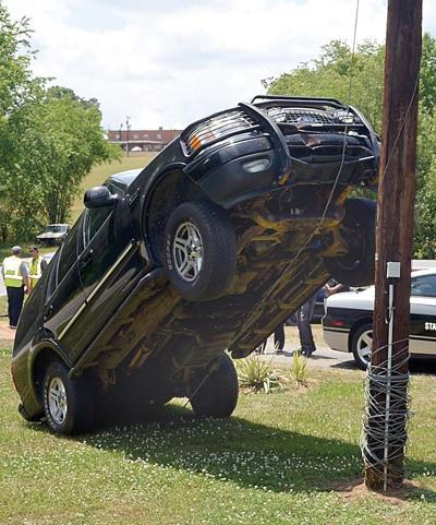 driver flees from ford