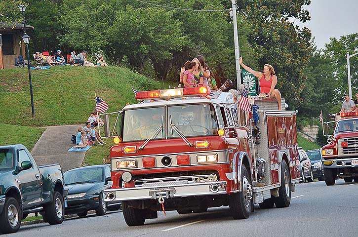 Parade draws 85 fire trucks, other vehicles | News | journalpatriot.com