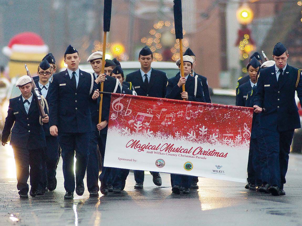 Wilkes County Christmas Patade 2022 Despite Rain, Parade Goes On | News | Journalpatriot.com