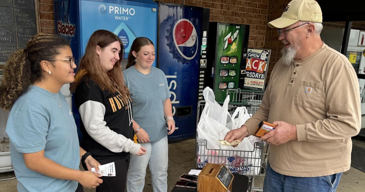 Teens Aim to Provide Meals for Hundreds of Families Teens Aim to Provide Meals for Hundreds of Families