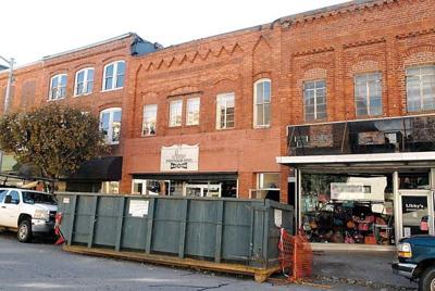 Man Dies From Injury Caused By Falling Brick News Journalpatriot Com