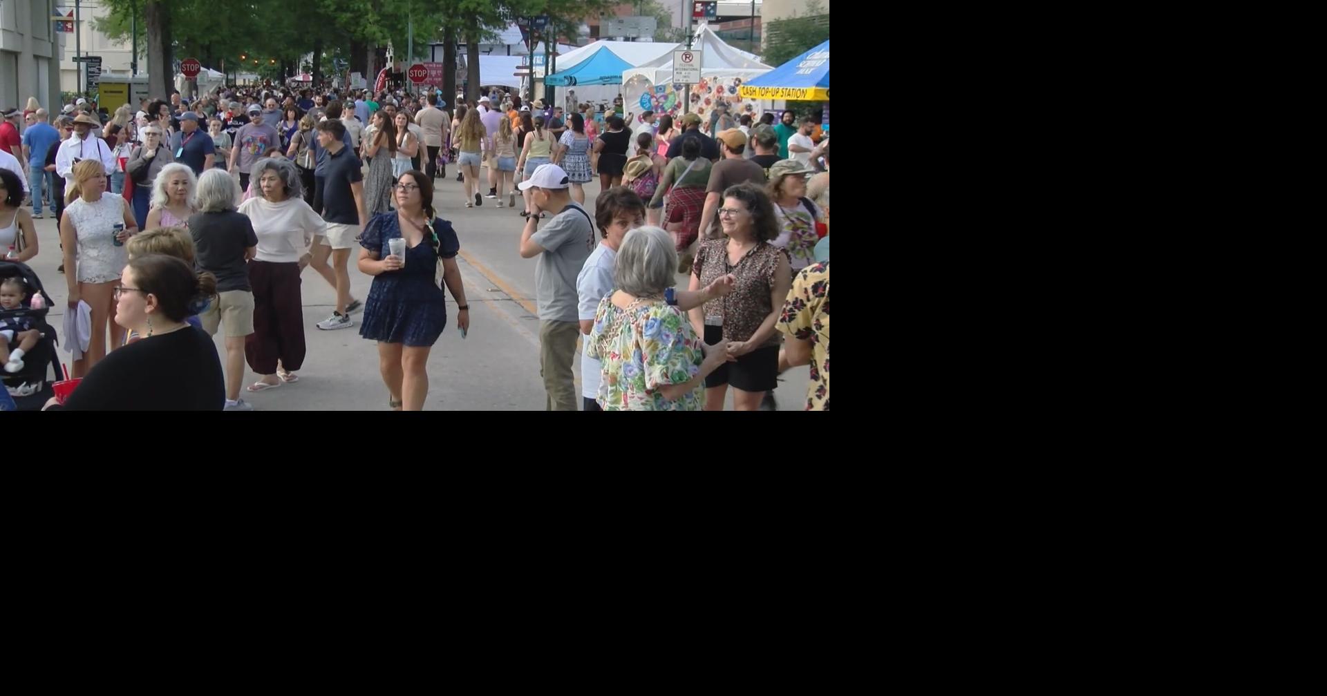 Festival International de Louisiane kicks into high gear on third night