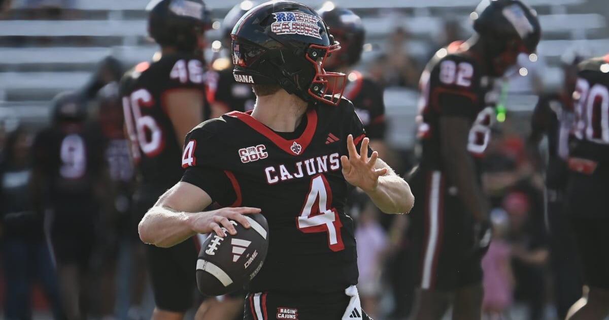 Louisiana Ragin' Cajuns quarterback Walker Howard enters NCAA transfer portal