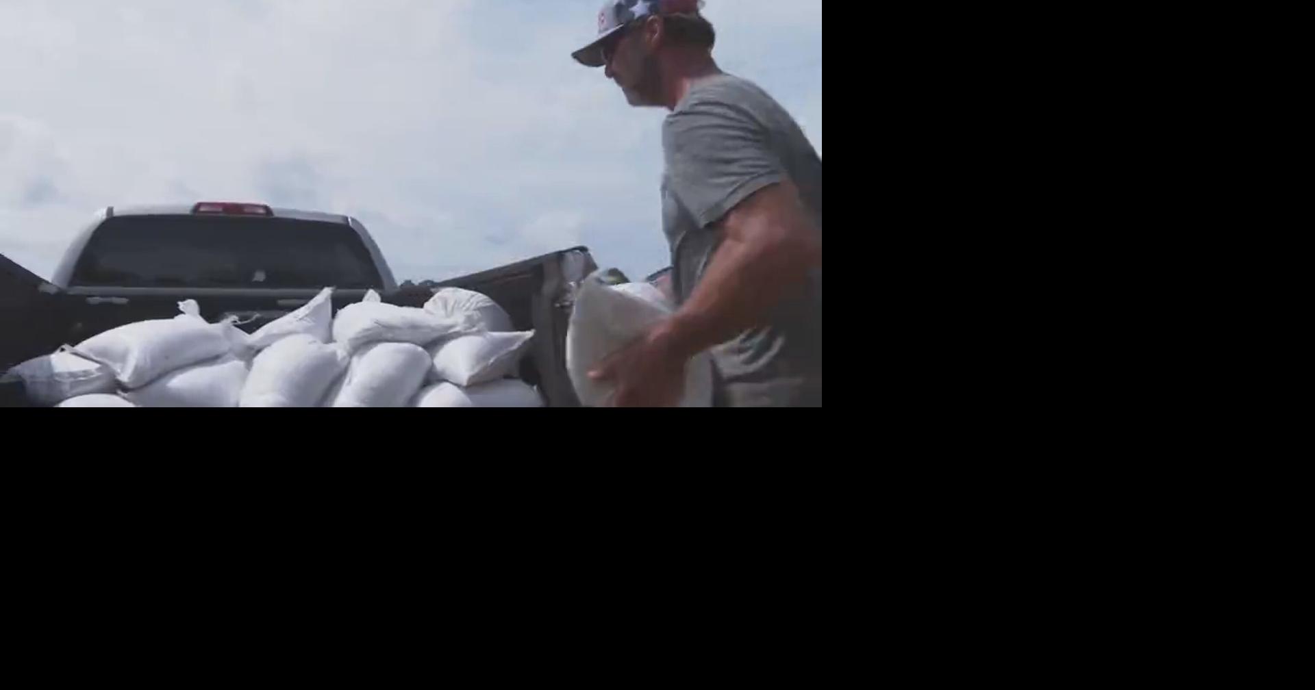 New Orleans residents prepare for storm with sandbags due to flood concerns