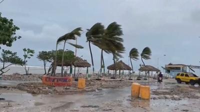 Powerful Hurricane Melissa draws closer to Jamaica with Category 5 strength | Tracking The Tropics | kadn.com