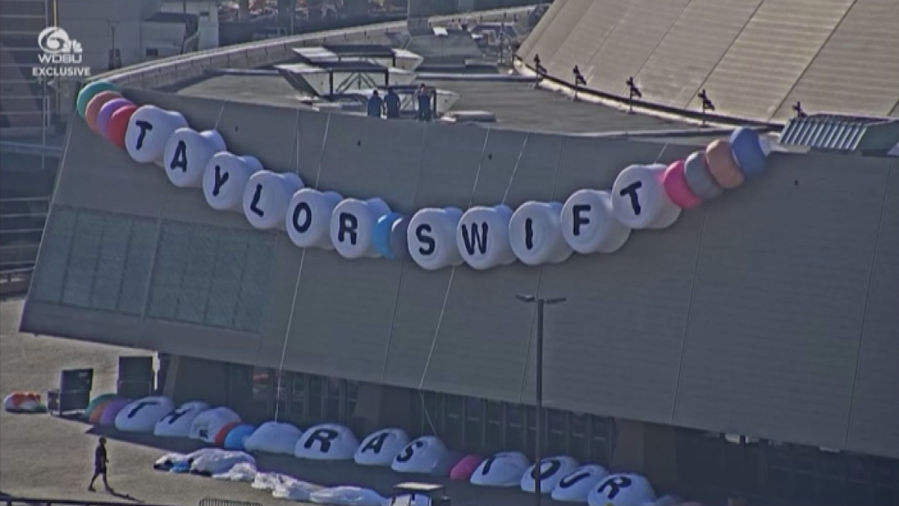 New Orleans drapes giant Taylor Swift friendship bracelet from Caesars