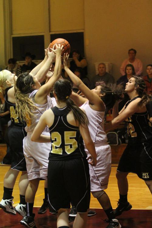 LometaEvantGIRLSBasketball45.jpg