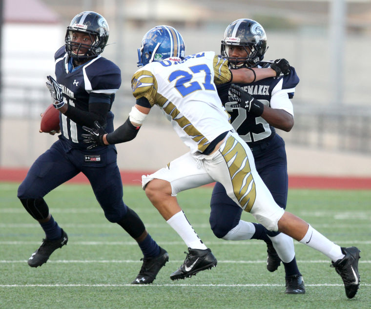 Shoemaker vs Universidad Autónoma de Nuevo León Football