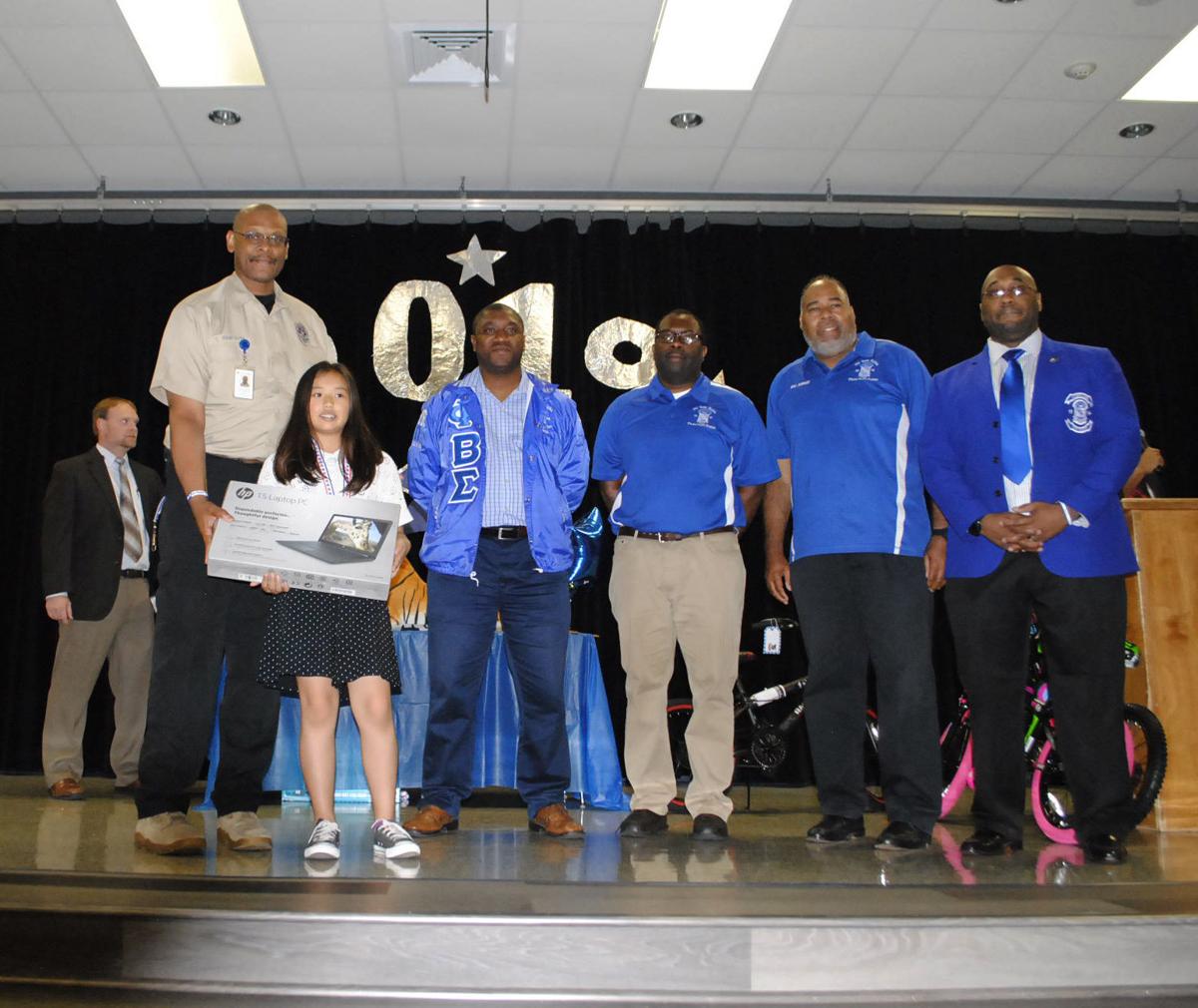 Trimmier Elementary students awarded laptops Education