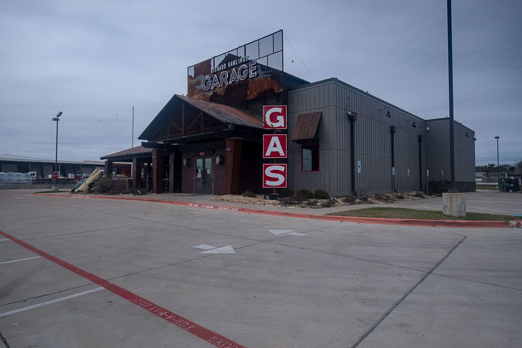 Richard Rawlings Garage closed down in Heights Business