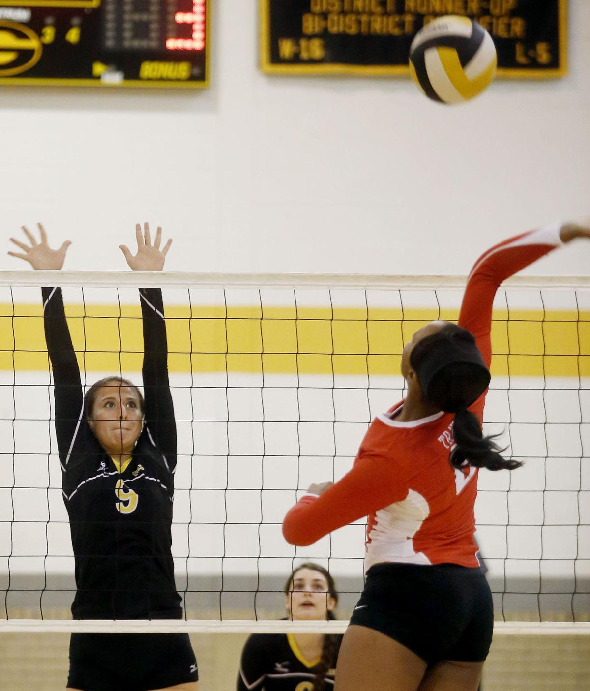 The Big Sting: Gatesville Hornets dominate three foes in tourney ...
