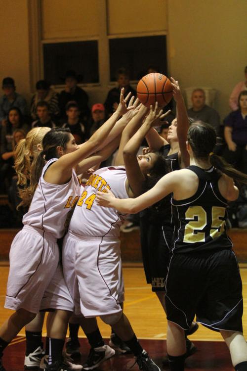 LometaEvantGIRLSBasketball46.jpg