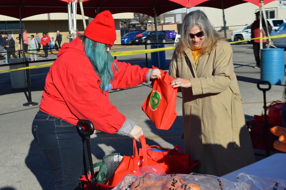Final HEB food pantry helps hundreds of Killeen residents Local