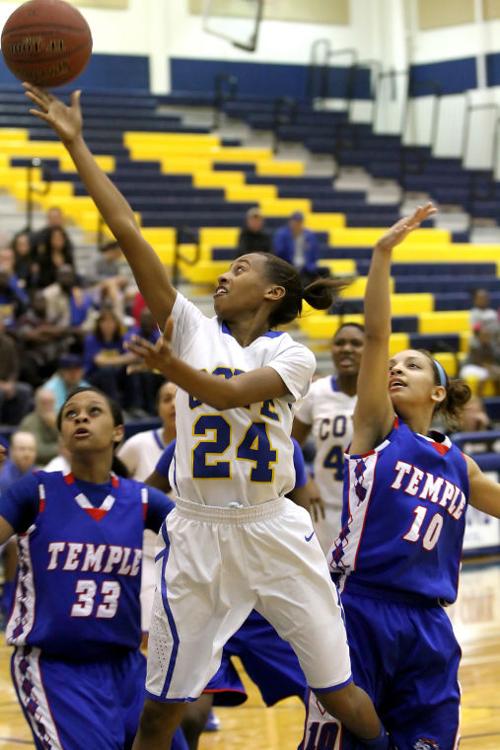 Lady Dawgs hold off Tem-Cats 53-42