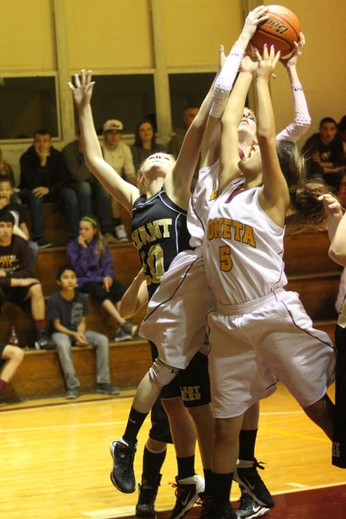 LometaEvantGIRLSBasketball48.jpg