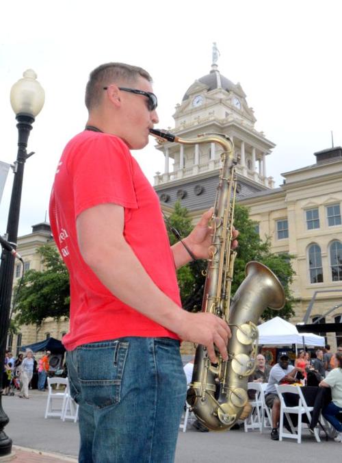 Belton hosts Art & Wine on the Square