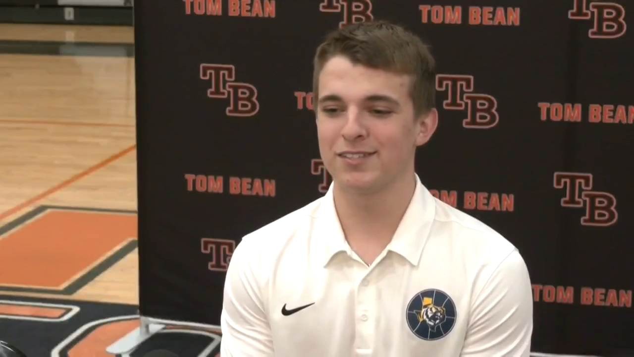 Tom Bean hooper Sullivan signs to East Texas Baptist University