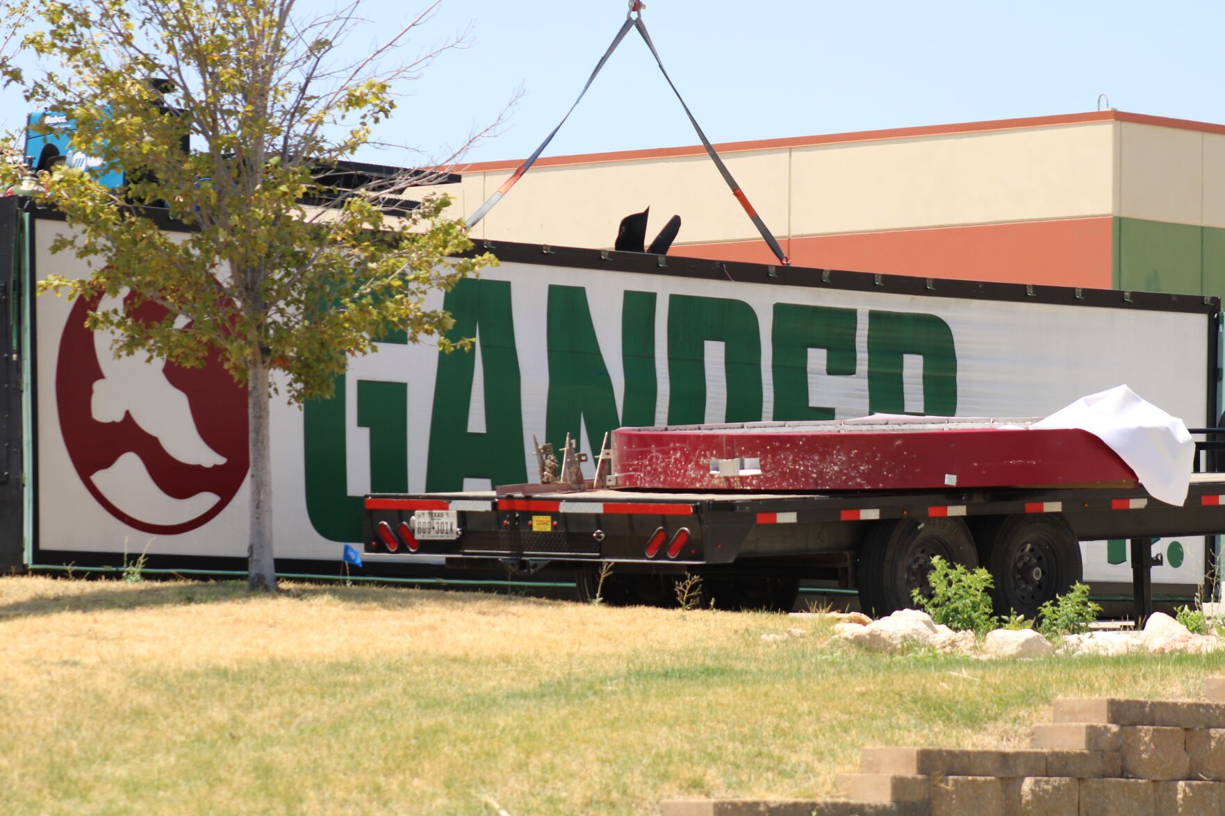 Gander Mtn. sign comes down makes way for Murdoch s Local News