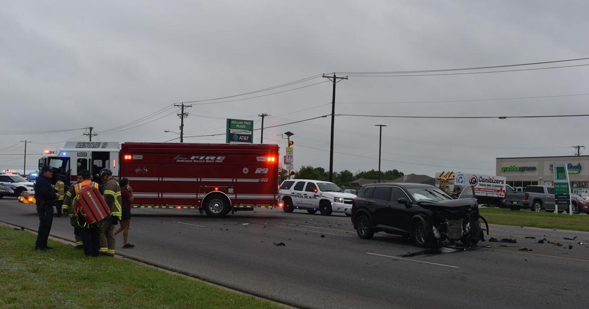 Two-car wreck on West Stan Schlueter Loop sends two to the hospital ...