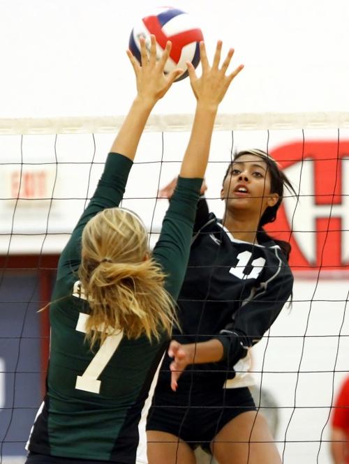 Heights sweeps Ellison 3-0