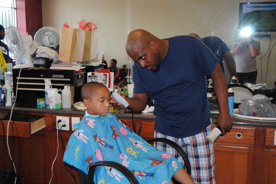 Killeen Barbershop Provides Free Haircuts To Kids Going Back To School Local News Kdhnews Com Killeen Barbershop Provides Free Haircuts To Kids Going Back To School Local News Kdhnews Com
