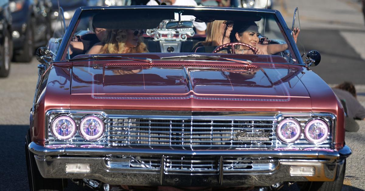 धीमी और धीमी, तस्वीरों में लोराइडर संस्कृति की स्थायी शैली