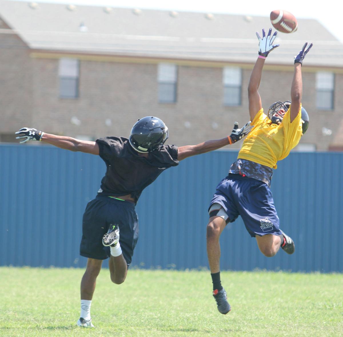 Playoff season fuels raucous start to Grey Wolvesโ practice | Shoemaker Playoff season fuels raucous start to Grey Wolvesโ practice | Shoemaker