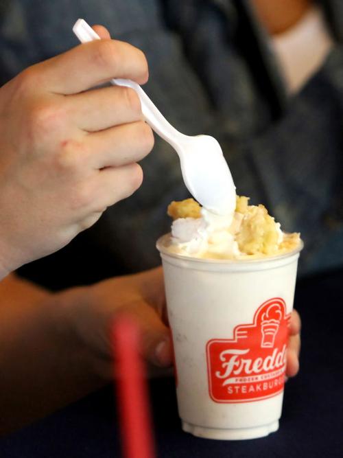 Freddy's creates sundae for USO