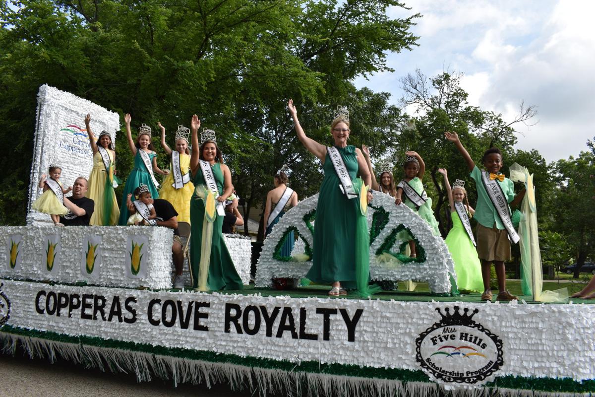 Copperas Cove Five Hills royalty have corny fun in Holland Community