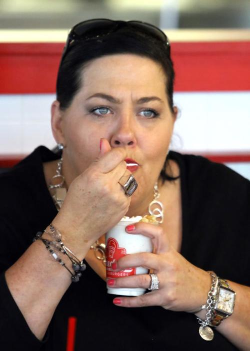 Freddy's creates sundae for USO