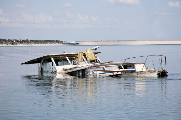 Boat sinks in Belton Lake | News | www.speedy25.com