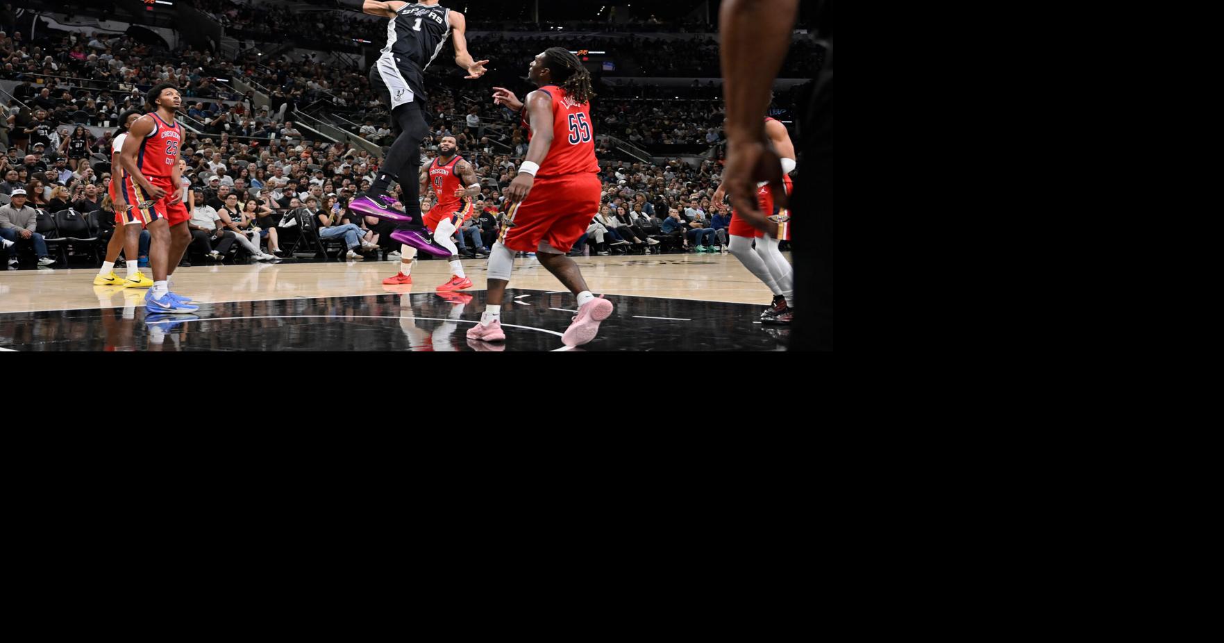 Fox scores 24 points in season debut Wembanyama has 18 points 18