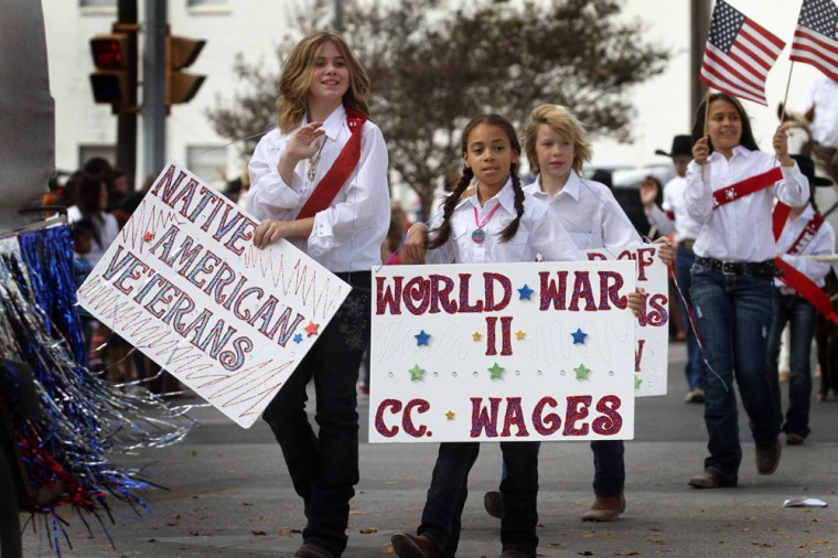 How do we honor veterans on veterans day