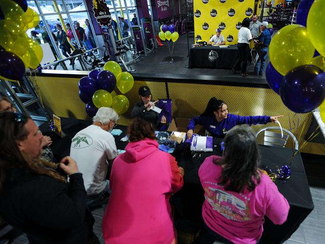 Joey Logano on X: Thanks @PlanetFitness in Killeen, TX! Great group of  fans came out for a fun night! #TeamJL  / X