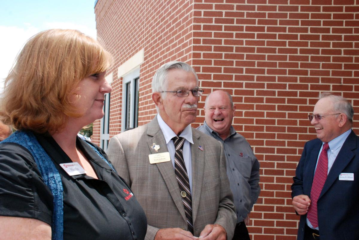 National United Bank celebrates new location | Business | kdhnews.com