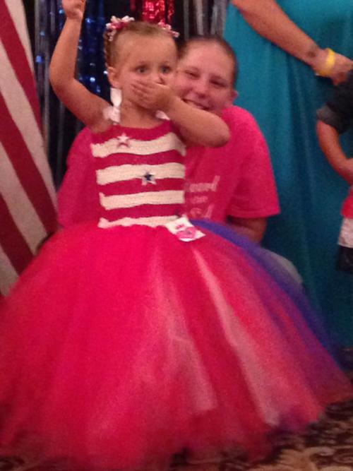 Pageant supports food drive