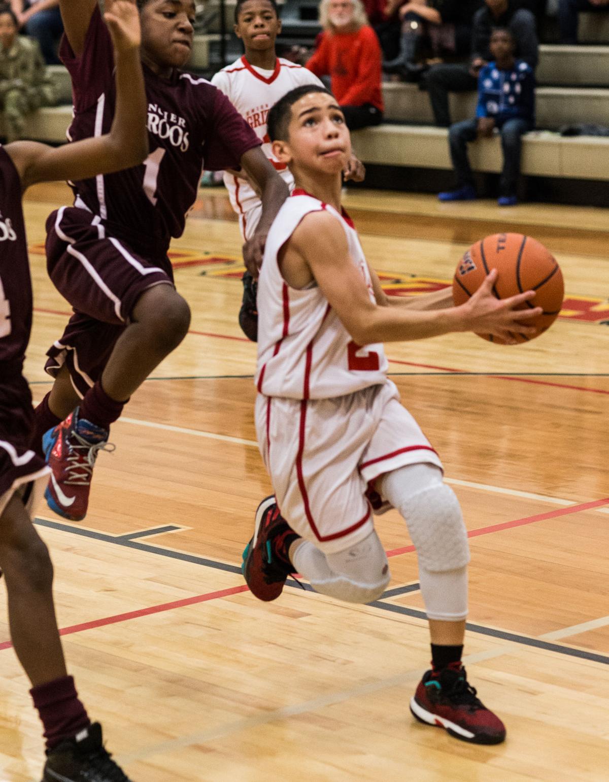 MIDDLE SCHOOL BASKETBALL Dow soars for 33 points in 7A Grizzlies win